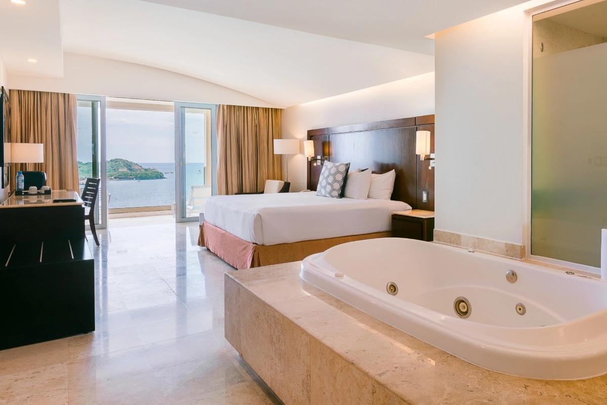 Luxury Suite with 1 King Size Bed Azul Ixtapa Grand Resort Spa and Convention Center Hotel Ixtapa Zihuatanejo Luxury Suite with 1 King Size Bed Azul Ixtapa Grand Resort Spa and Convention Center Hotel Ixtapa Zihuatanejo