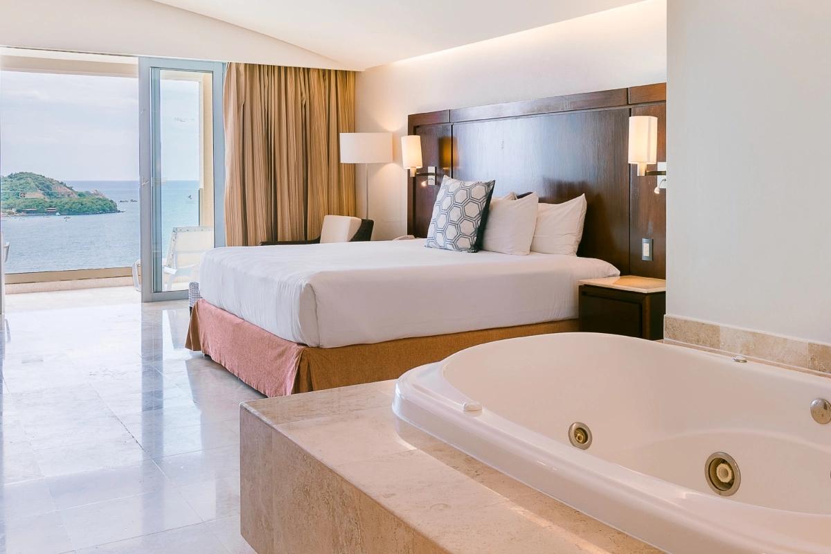 Luxury Suite with 1 King Size Bed Azul Ixtapa Grand Resort Spa and Convention Center Hotel Ixtapa Zihuatanejo Luxury Suite with 1 King Size Bed Azul Ixtapa Grand Resort Spa and Convention Center Hotel Ixtapa Zihuatanejo