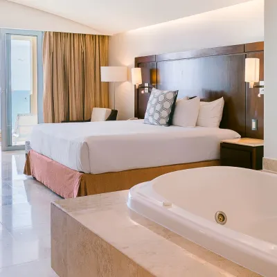 Luxury Suite with 1 King Size Bed Azul Ixtapa Grand Resort Spa and Convention Center Hotel Ixtapa Zihuatanejo Luxury Suite with 1 King Size Bed Azul Ixtapa Grand Resort Spa and Convention Center Hotel Ixtapa Zihuatanejo