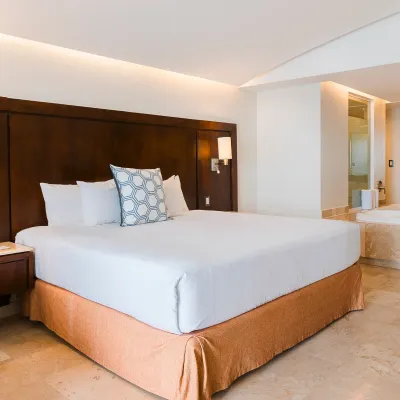 Luxury Suite with 1 King Size Bed Azul Ixtapa Grand Resort Spa and Convention Center Hotel Ixtapa Zihuatanejo Luxury Suite with 1 King Size Bed Azul Ixtapa Grand Resort Spa and Convention Center Hotel Ixtapa Zihuatanejo